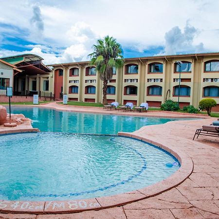 M'Kango Golfview Hotel Лусака Екстериор снимка