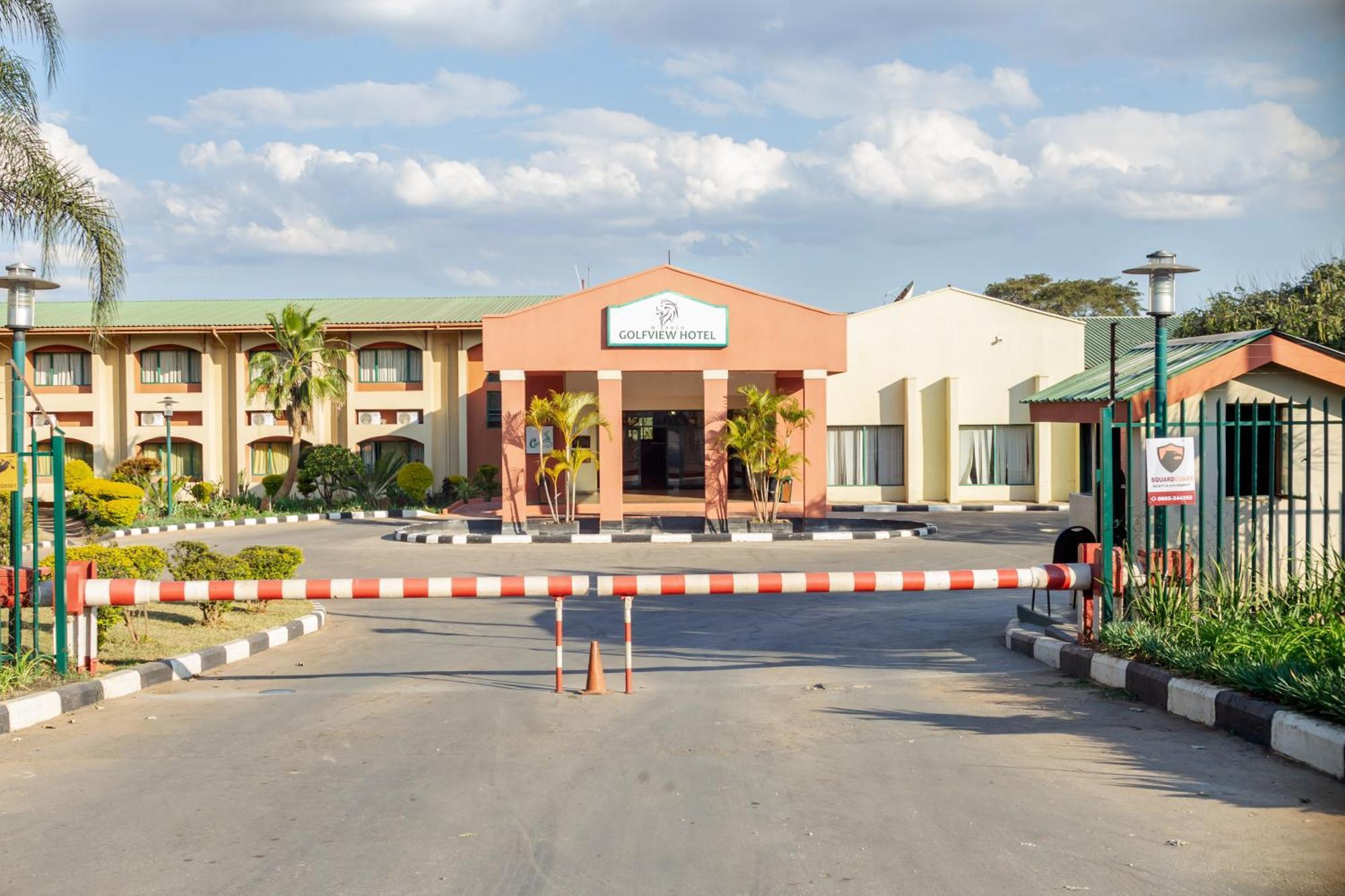 M'Kango Golfview Hotel Лусака Екстериор снимка