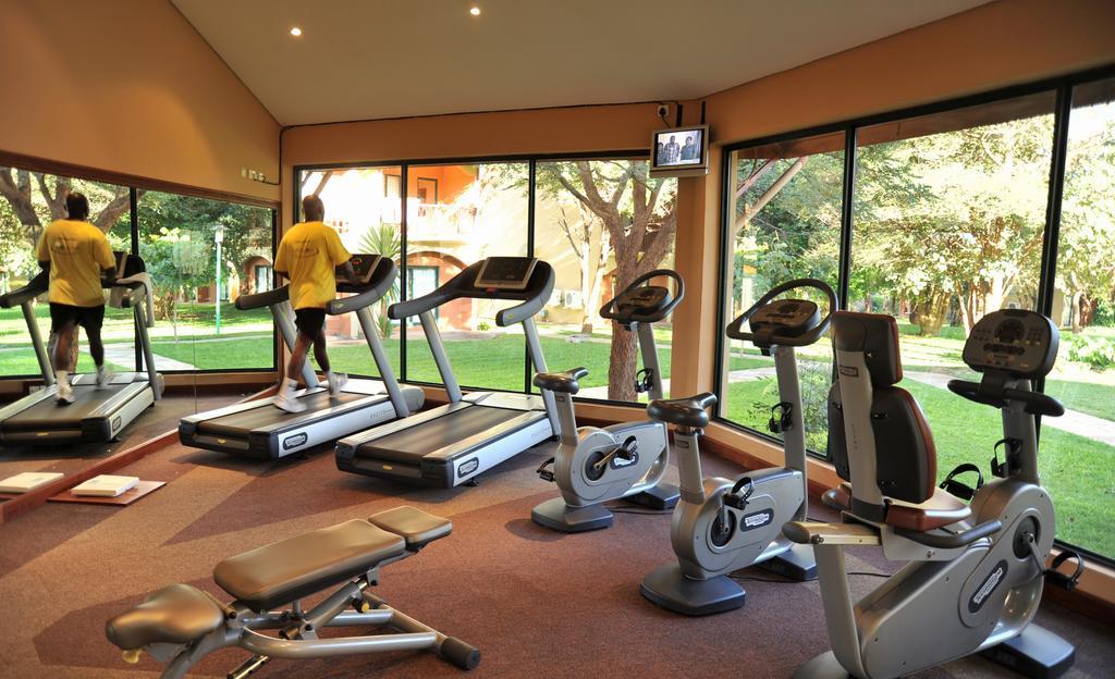 M'Kango Golfview Hotel Лусака Екстериор снимка