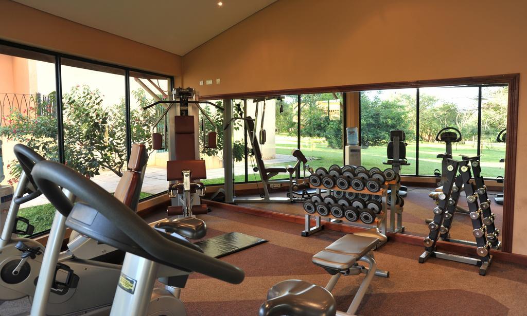 M'Kango Golfview Hotel Лусака Екстериор снимка