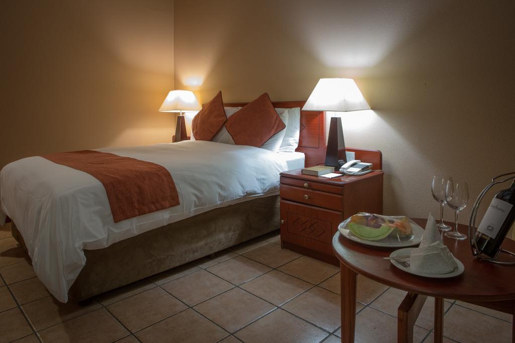 M'Kango Golfview Hotel Лусака Стая снимка