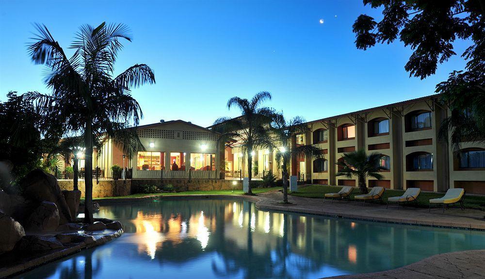 M'Kango Golfview Hotel Лусака Екстериор снимка