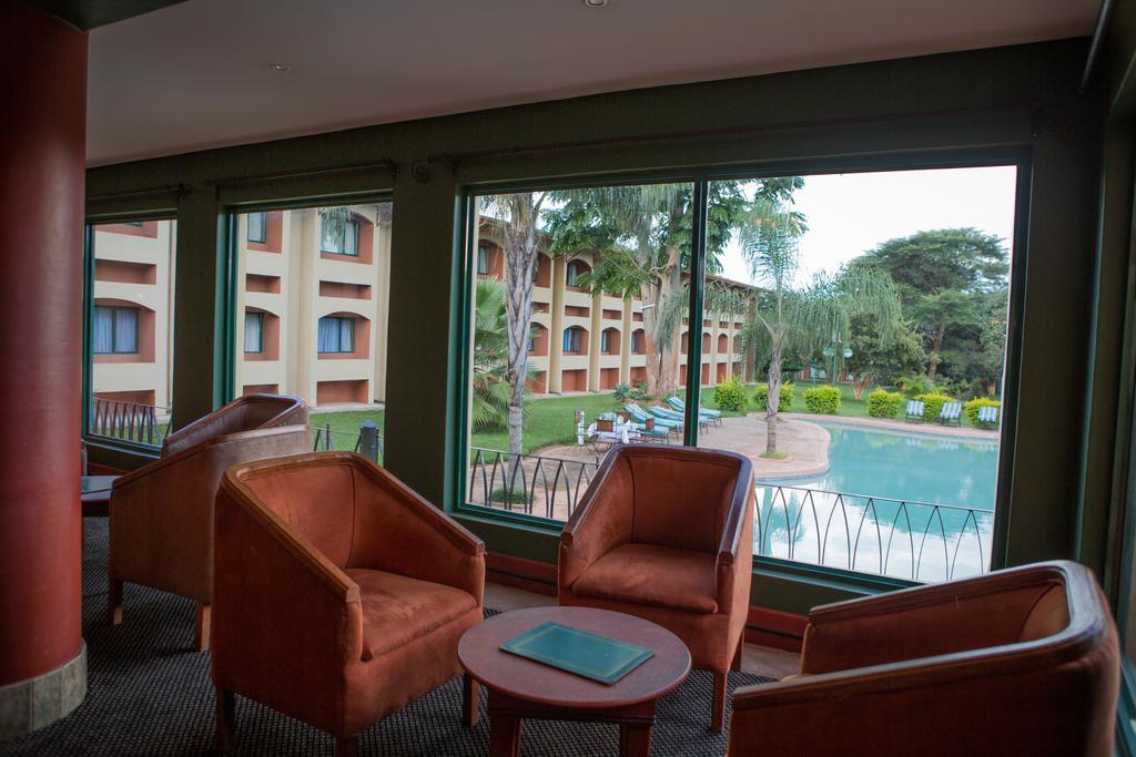 M'Kango Golfview Hotel Лусака Екстериор снимка