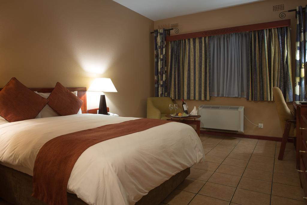 M'Kango Golfview Hotel Лусака Стая снимка