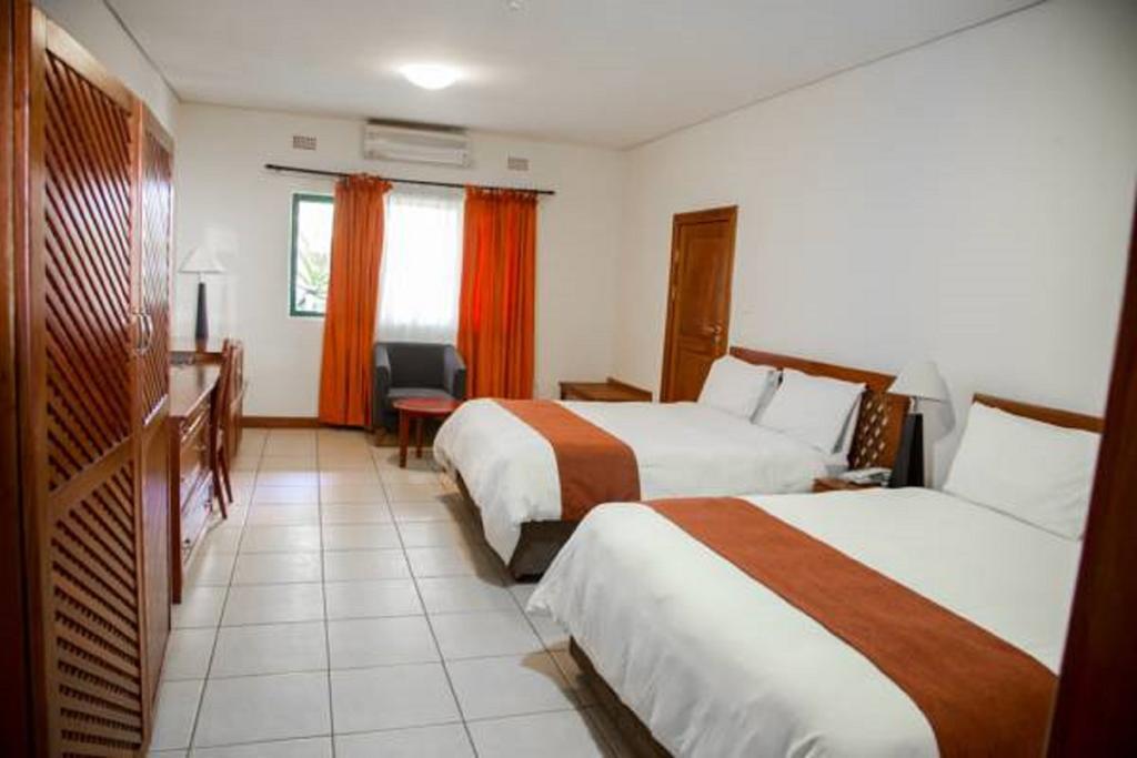 M'Kango Golfview Hotel Лусака Екстериор снимка