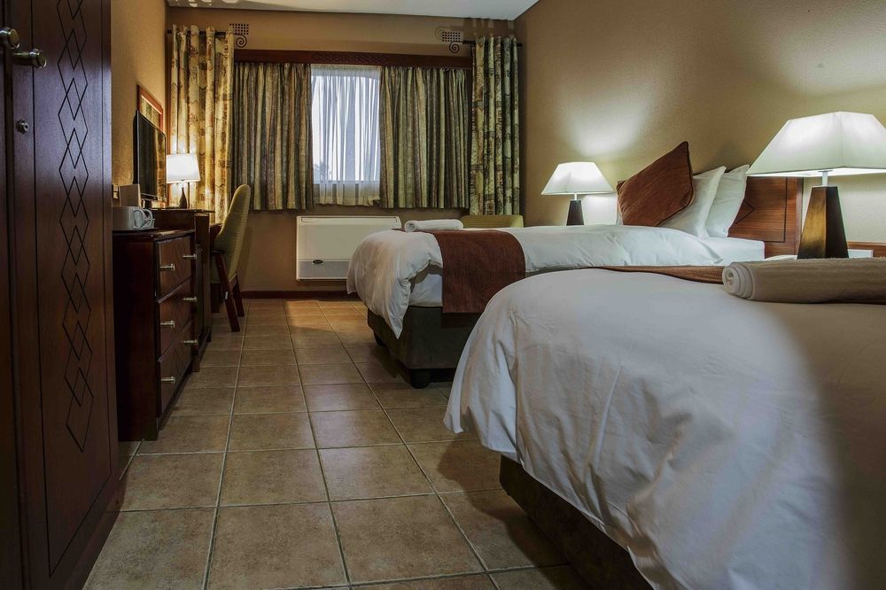 M'Kango Golfview Hotel Лусака Екстериор снимка