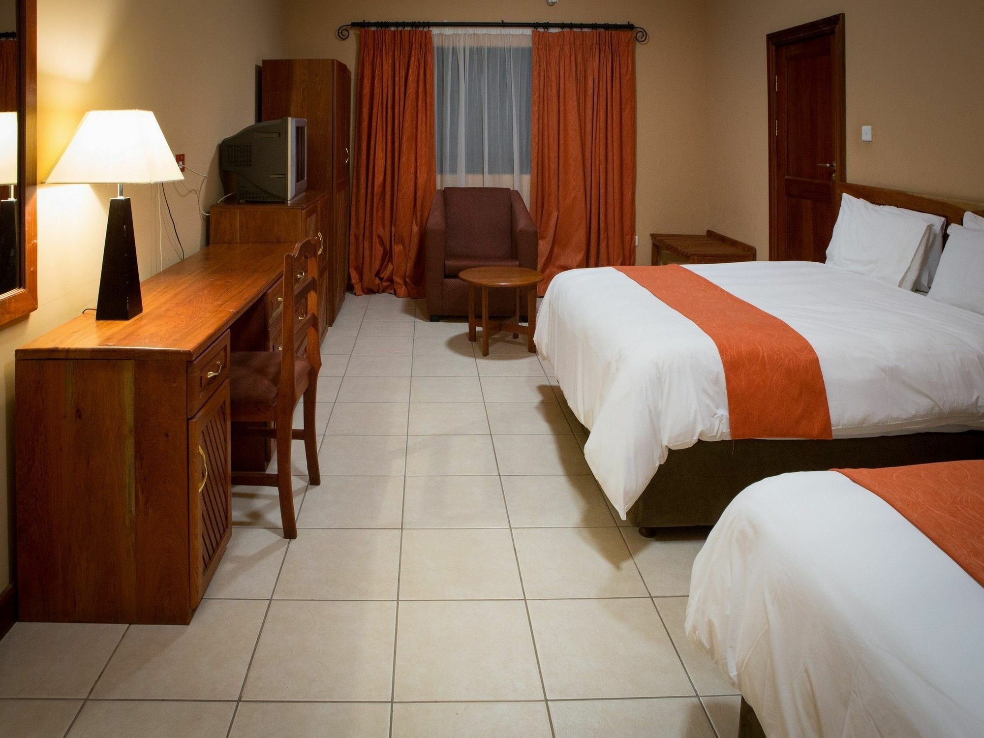 M'Kango Golfview Hotel Лусака Екстериор снимка