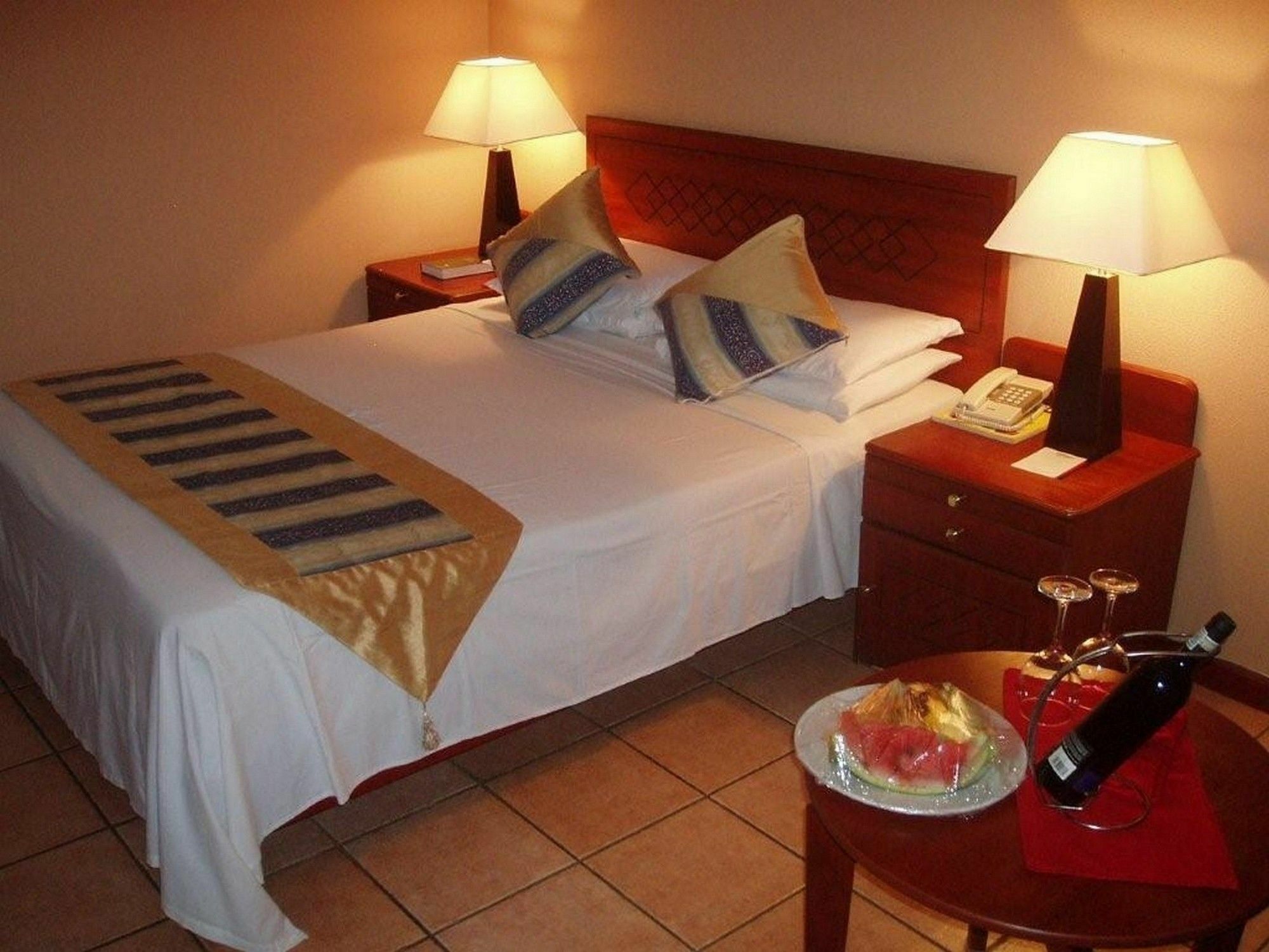 M'Kango Golfview Hotel Лусака Екстериор снимка