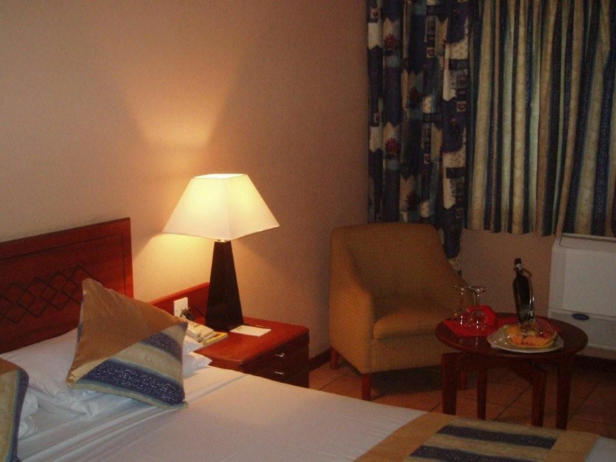 M'Kango Golfview Hotel Лусака Екстериор снимка